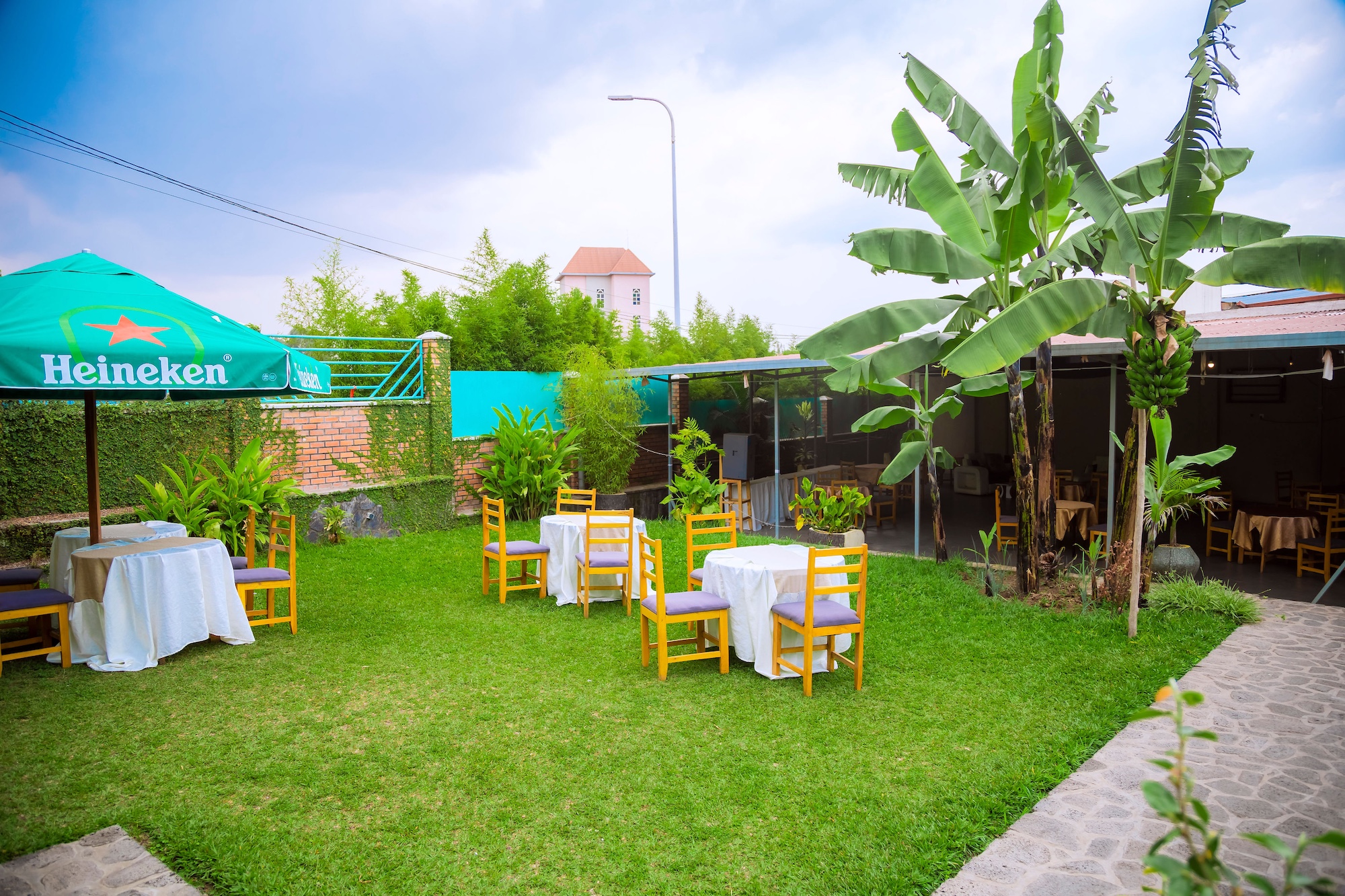 Bar & Restaurant - Thumbnail 3