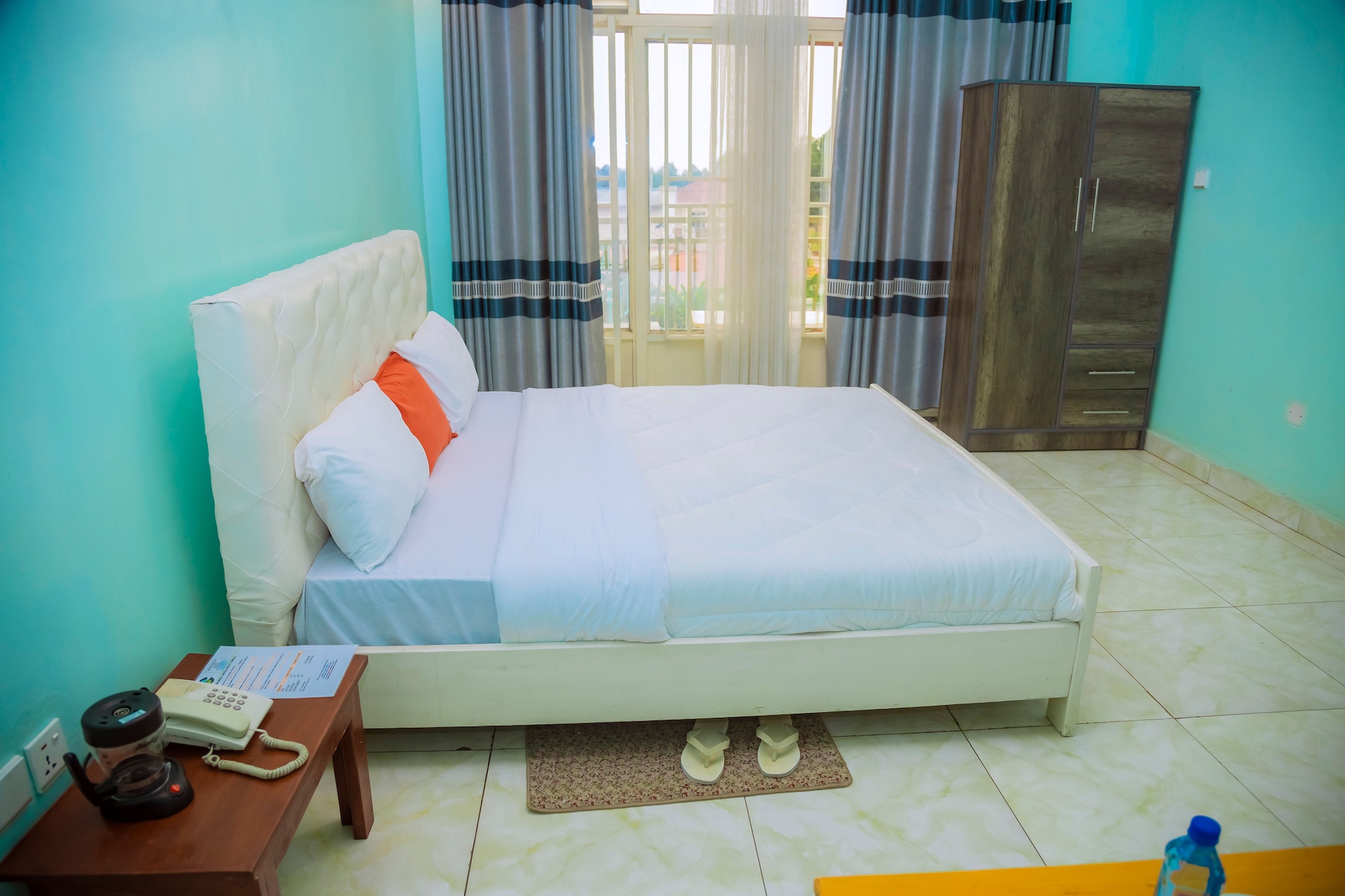 Family Room - Thumbnail 2